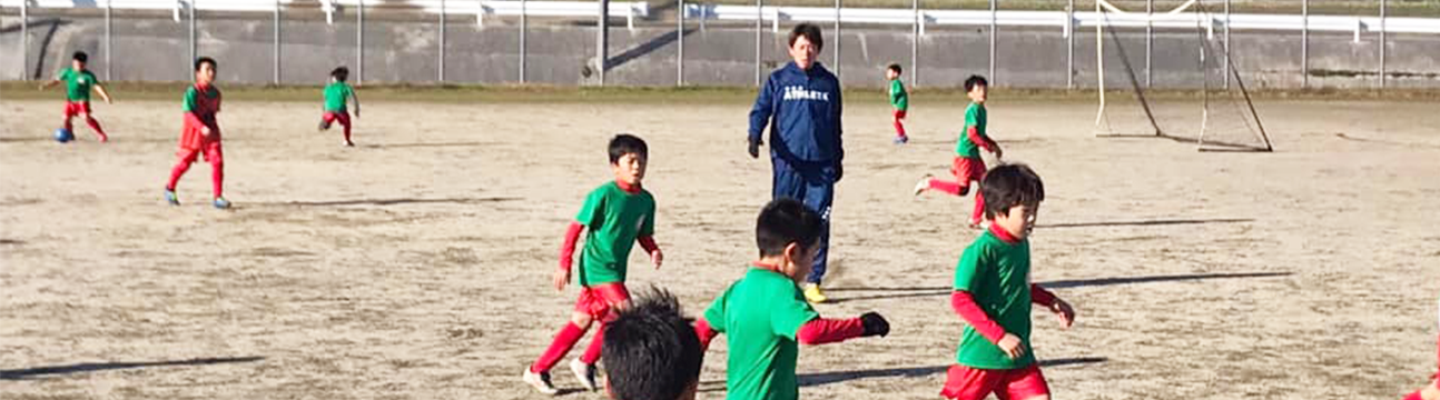 ZYG FCの子どもたちがサッカーをする画像sp